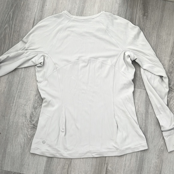 Lululemon top NWOT - Picture 4 of 7
